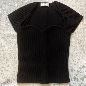 Babaton sweetheart neckline sculpt short-sleeve top